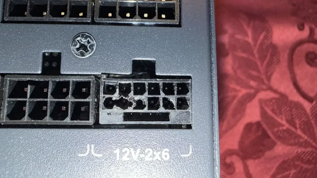 RTX 5090 quvvat ulagichi erib, kafolat rad etildi — 2-rasm